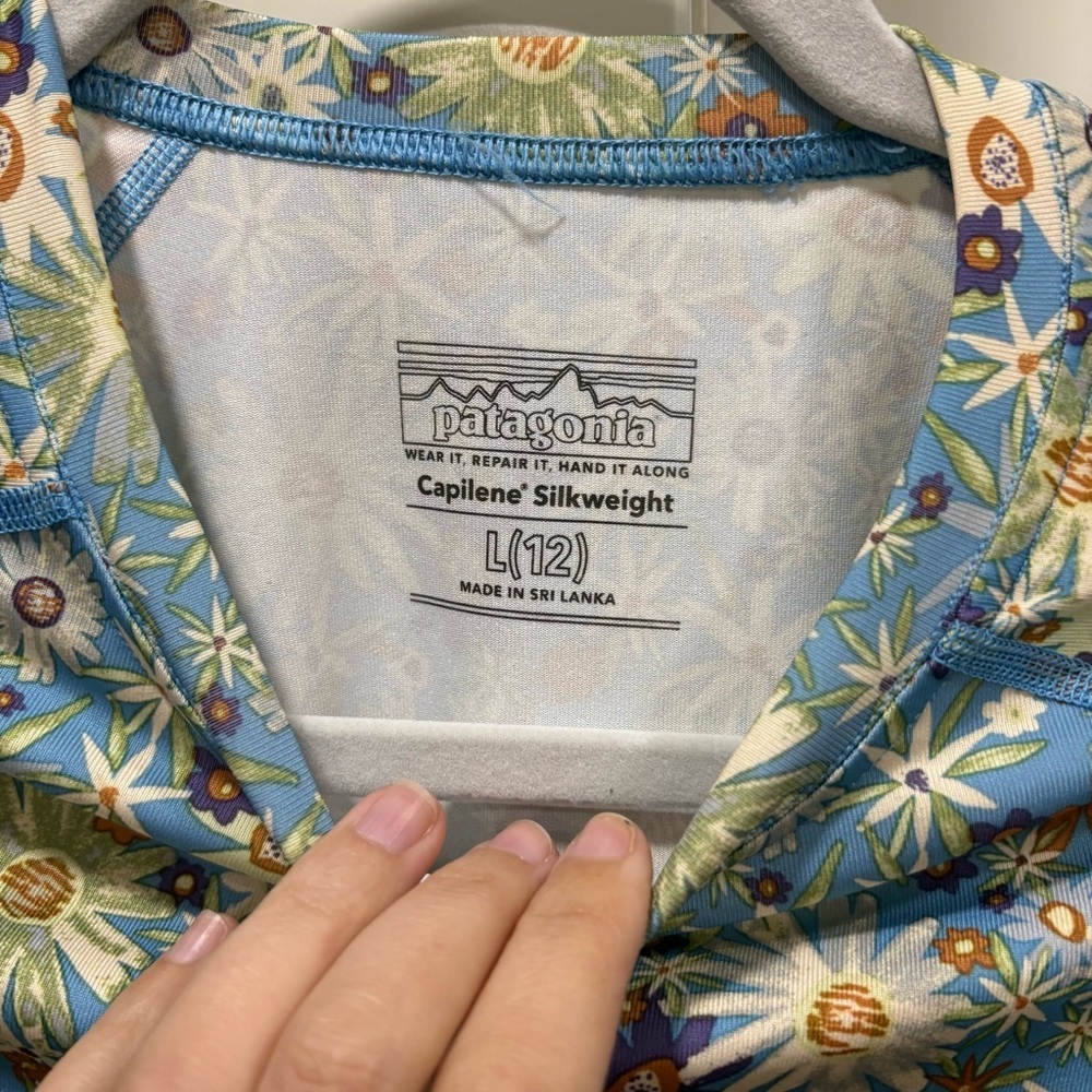 Patagonia Capilene Silkweight floral rashguard top - Picture 4 of 6